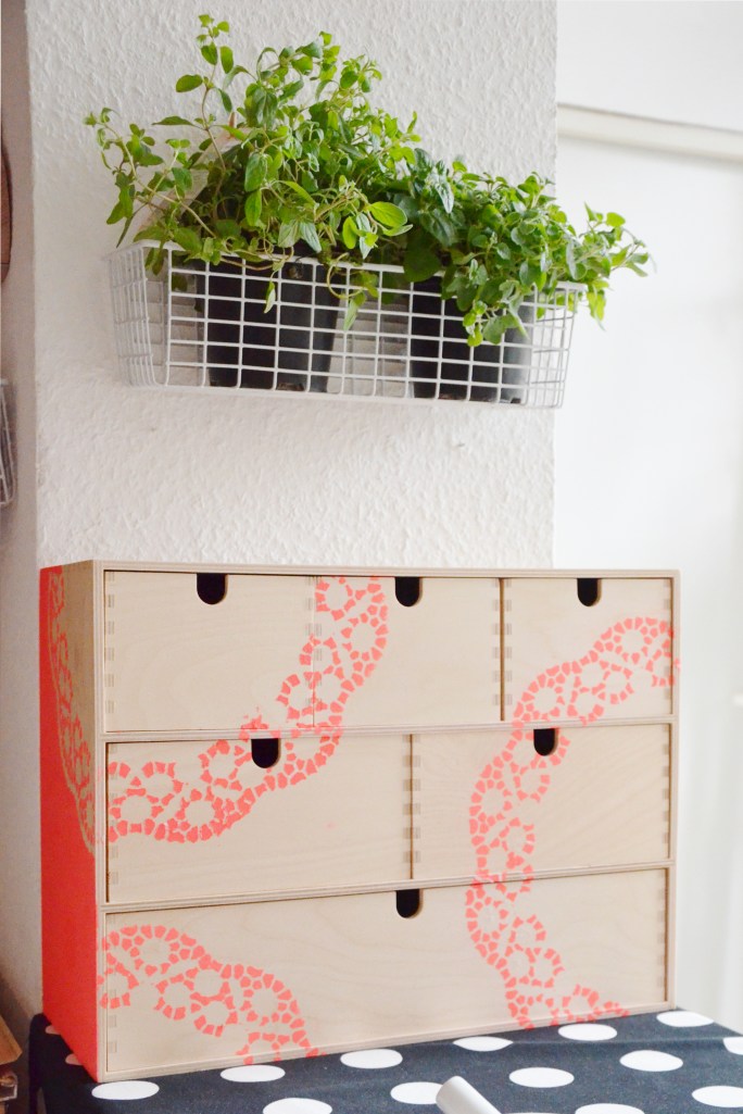 Moppe mit Tortenspitzenmuster