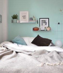 Wandfarbe Mint im Schlafzimmer