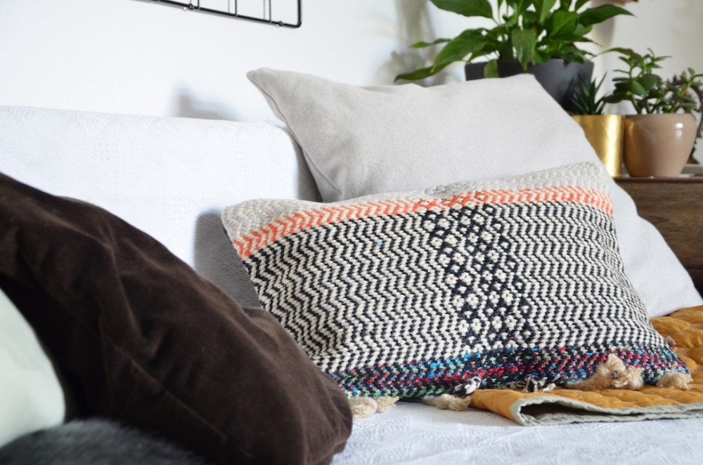 Kissen-Arrangements im Wohnzimmer - annablogie