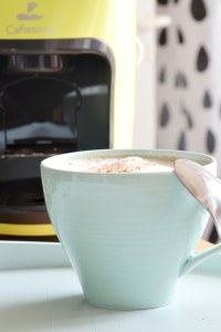 Tablett und Tasse in Mint